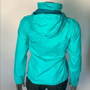 The North Face women’s windbreaker/rain jacket